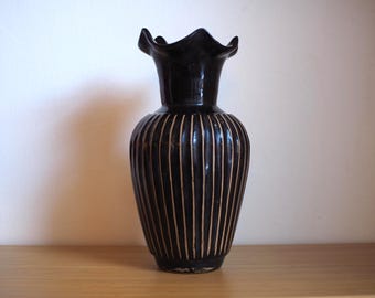 Antique Chinese Black Stoneware Vase – Sculptural Flared Rim & Ribbed Texture