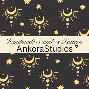 Op de afbeelding: Een naadloos patroon met gouden maansikkels en sterren op een donkergrijze achtergrond. Een horizontale crèmekleurige banner in het midden toont de tekst Handmade Seamless Pattern AnkoraStudios met een klein hartvormig icoontje.