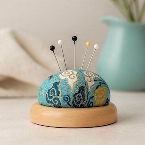 Turquoise Pincushion with Elegant Pattern – Handmade Needle Cushion for Sewing, Quilting, Embroidery, and Crafts – 6.5 cm / 2.6 in