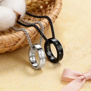 Collar de anillo de pareja personalizado / Nombres y grabados personalizados / Regalo de aniversario para él/ella