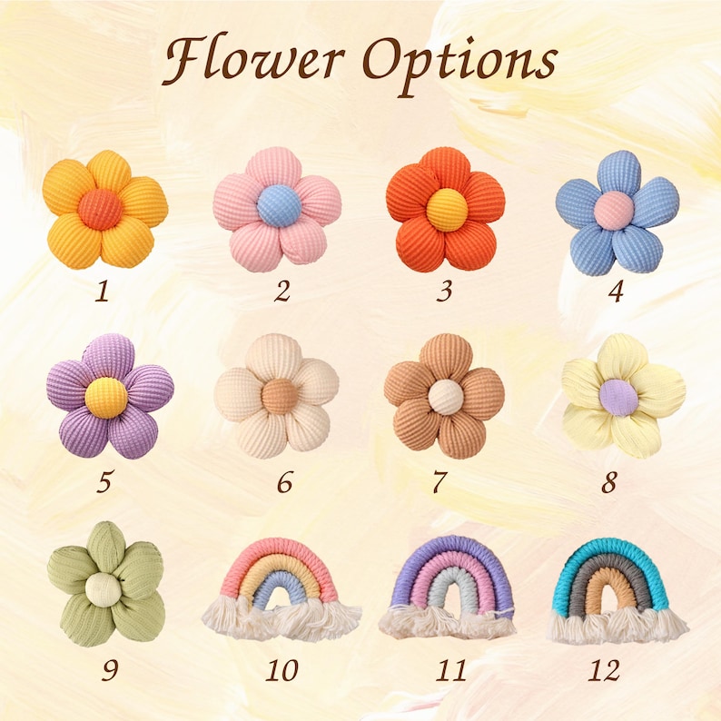 Puede incluir: Una variedad de adornos con forma de flor y arco&iacute;ris con textura de pana en varios colores. La imagen muestra doce opciones, incluyendo flores amarillas, rosas, naranjas, azules, moradas, crema y marrones, y tres dise&ntilde;os de arco&iacute;ris con flecos.