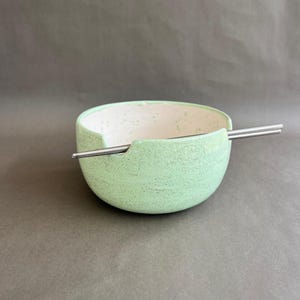 Handmade Speckled Glaze Noodle Bowl – Mint Green Ceramic Ramen & Soup Bowl – 16.5 x 8.5 cm – Unique Pottery Gift - Wheel-thrown bowl