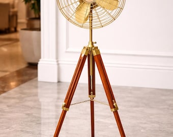 Ventilatore in legno regolabile, realizzato a mano con finitura marrone e design nautico.