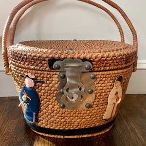 Cesta de casamento chinesa antiga tecida ou cesta de costura com apliques de seda