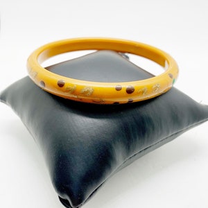 Bracelet jonc vintage caramel écossais peint en celluloïd