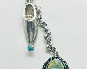 Collar tipo lariat vintage de plata esterlina con cadena rolo y dijes de escarabajo turquesa.