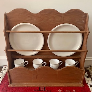 Vintage Wood Plate Rack: Colonial Kitchen Wall Storage