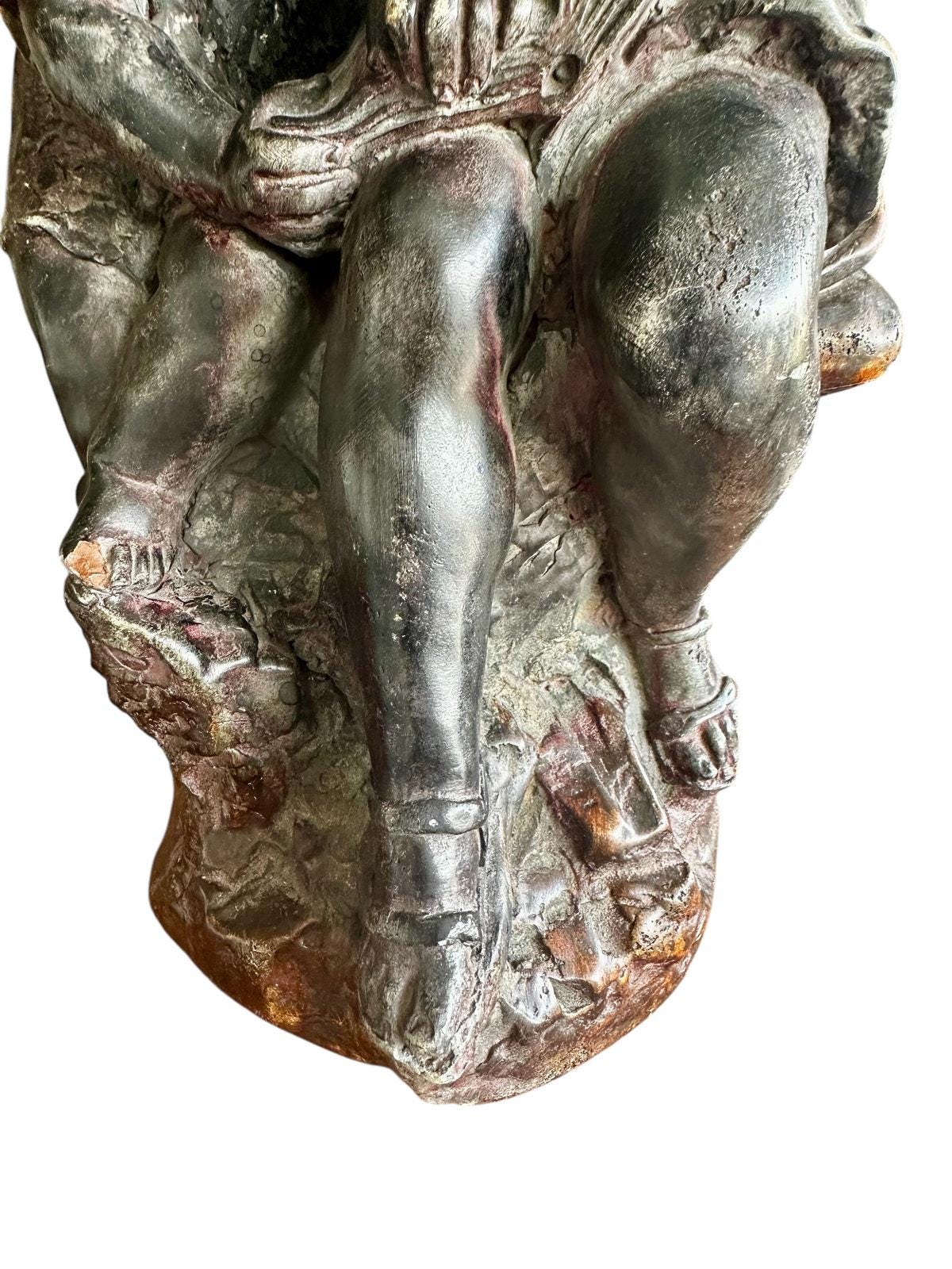 アルティア彫刻 – 子供に本を読んでいる少女 – ヴィンテージミッド