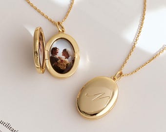 Personalized Photo Locket Necklace, Custom Oval Picture Pendant, Engraved Initial Keepsake, Memorial Gift for Mom,Anniversary Gift for Wife