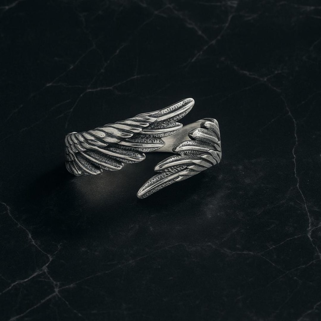 925