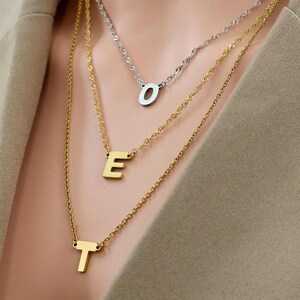 Collar con inicial personalizado – Colgante con letra personalizada para ella – Delicada cadena de oro o plata – Regalo de joyería minimalista para mujer