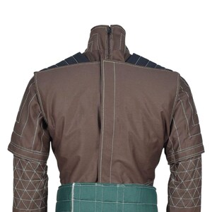 Puede incluir: Un juego de tres tazas de cer&aacute;mica con un acabado mate moteado. Las tazas son de color crema, gris claro y gris oscuro. Cada taza tiene un dise&ntilde;o simple y moderno y un asa redondeada.