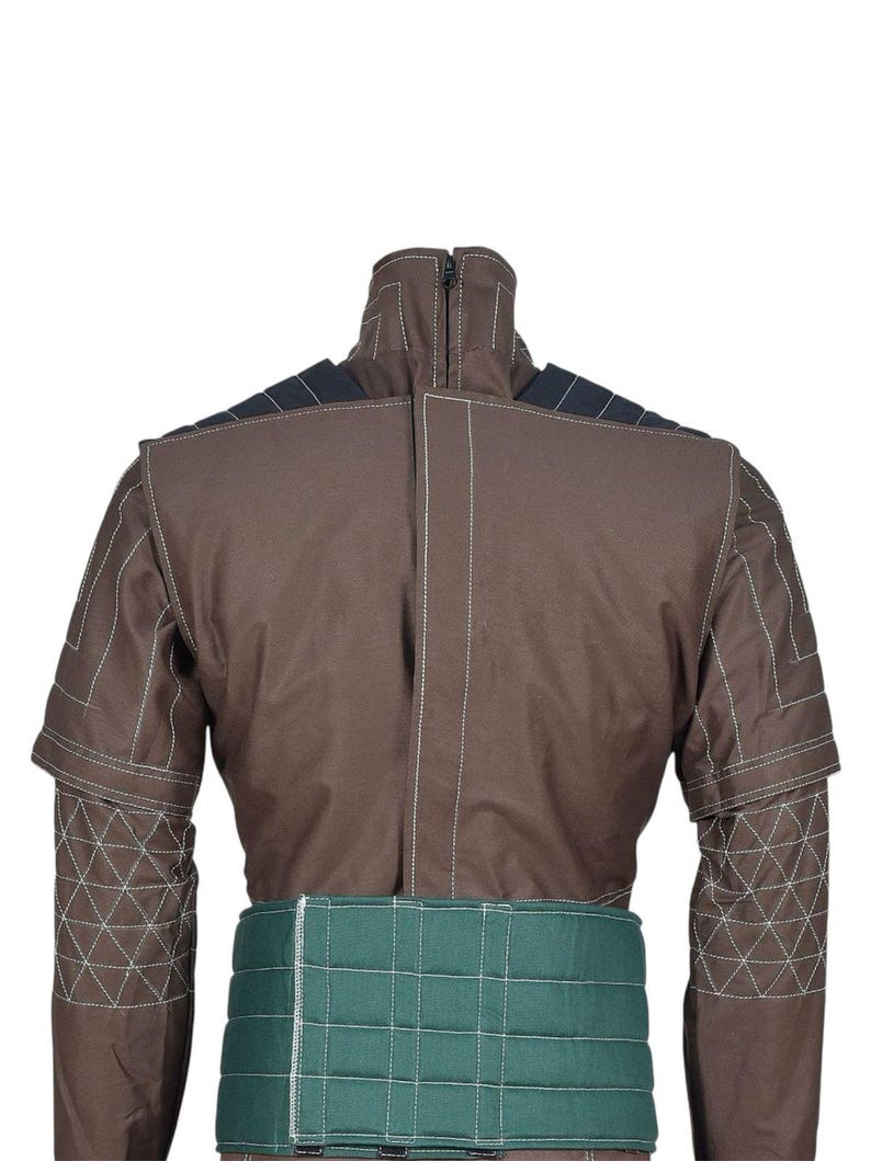 Puede incluir: Un juego de tres tazas de cer&aacute;mica con un acabado mate moteado. Las tazas son de color crema, gris claro y gris oscuro. Cada taza tiene un dise&ntilde;o simple y moderno y un asa redondeada.