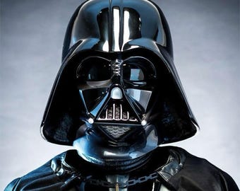 Réplica del casco de Darth Vader: accesorio de Star Wars de alta calidad y gran fidelidad al original.