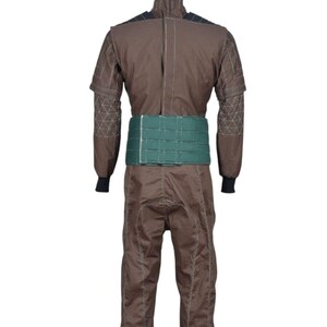 Puede incluir: Un juego de tres tazas de cer&aacute;mica con acabado mate moteado. Las tazas son de color crema, gris claro y gris oscuro. Cada taza tiene un dise&ntilde;o simple y minimalista.