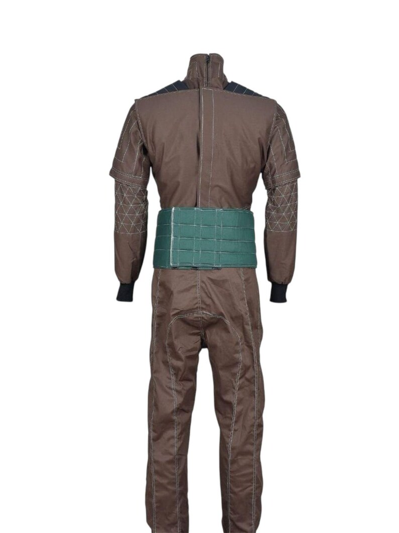 Puede incluir: Un juego de tres tazas de cer&aacute;mica con acabado mate moteado. Las tazas son de color crema, gris claro y gris oscuro. Cada taza tiene un dise&ntilde;o simple y minimalista.