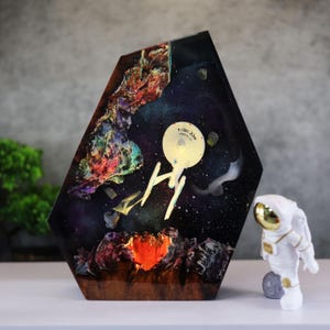 Star Trek USS Enterprise NCC-1701-A Resin Lamp, Gift for Space Lovers, Birthday Gifts, Christmas Gifts, Spaceship Model, Table Lamp.