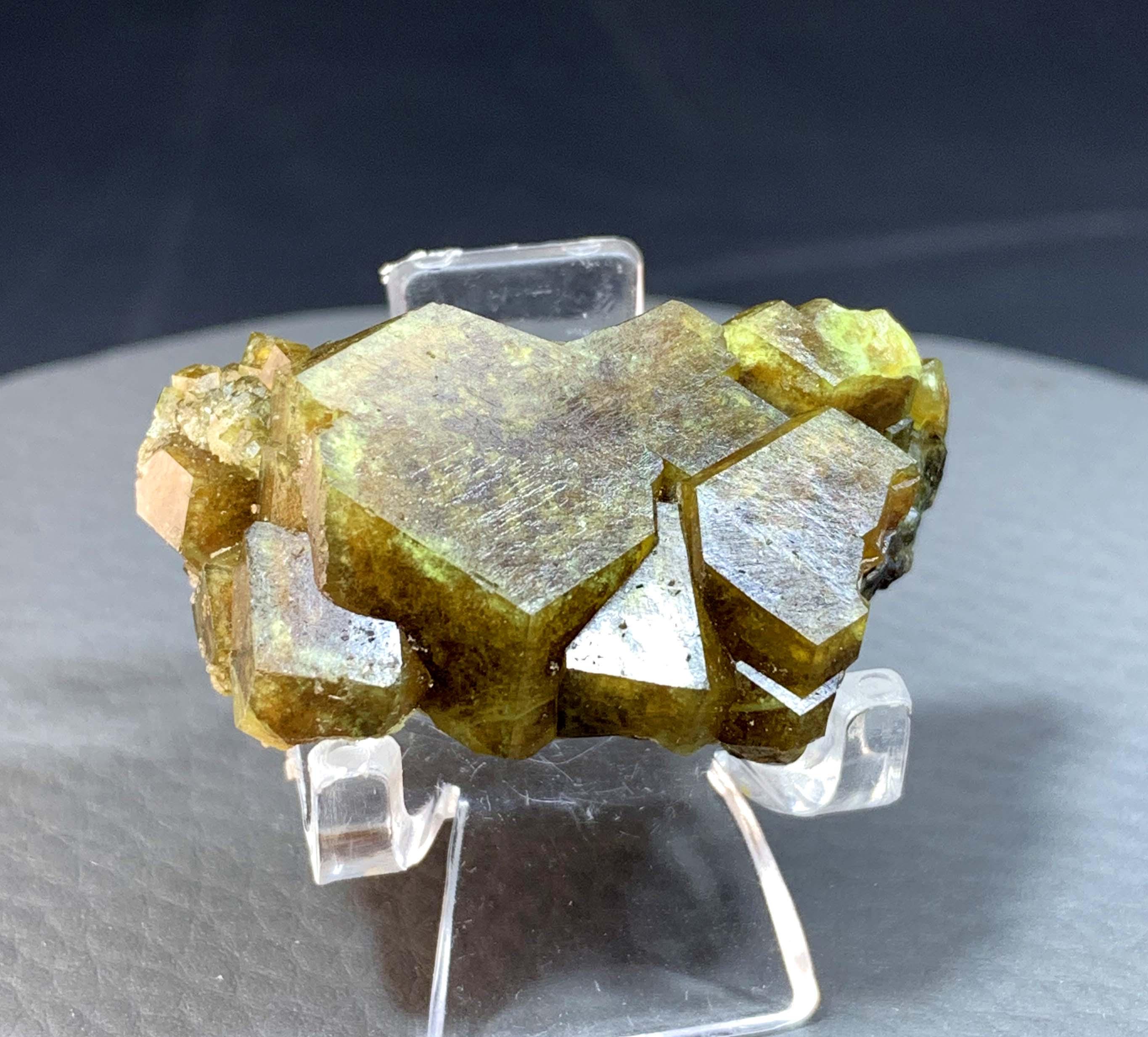 パキスタン、スカルドゥ、シガール渓谷産のアンドラダイトガーネット