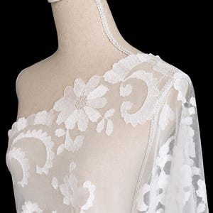 Antyczna hiszpańska mantilla z 1915 r. – biały, ręcznie haftowany welon z koronki – andaluzyjska pamiątka – katolicki szal ślubny – przedmiot kolekcjonerski
