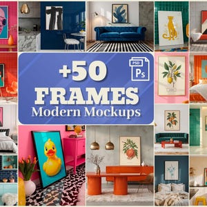 Op de afbeelding: Een collage van interieurontwerp-mockups met ingelijste kunstdrukken. De centrale afbeelding toont de tekst "+50 FRAMES Modern Mockups" in wit tegen een blauwe achtergrond. Verschillende kamers tonen verschillende kunststijlen en decors.
