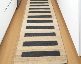 Gestreifter Teppichläufer, Handgefertigter Baumwollteppich, Schwarz Beige Langer Teppich, Minimalistischer Teppich, Küchenläufer