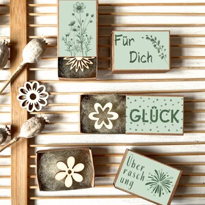 MINI-Geschenk Glücksbringer mit Holzblume – 4 Varianten | GASTGESCHENK in Kraftpapier-Schachtel