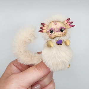 Handgemachte Kunstpelz Axolotl Miniatur: Polymer Clay Sammlerstück