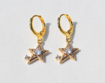 Pendiente de estrella dorada / Pendiente estilo aro chapado en oro
