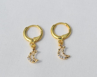 Pendientes de media luna dorados / Pendientes estilo aro chapados en oro