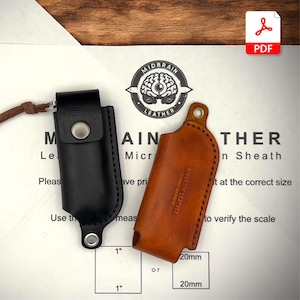 Może przedstawiać: Dwa skórzane etui, jedno czarne i jedno brązowe, z widocznym napisem "MIDBRAIN LEATHER". Czarne etui ma pętlę i skórzany pasek. Brązowe etui jest otwarte. Obraz zawiera ikonę PDF i tekst o wymiarach.