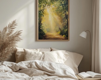 Pode incluir: Uma pintura emoldurada de uma paisagem florestal ensolarada. A obra de arte apresenta uma paleta de cores quentes com verdes, amarelos e marrons. A pintura é exibida acima de uma cama com roupa de cama em tons neutros.