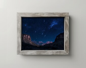 Impresión del cielo nocturno del Parque Nacional Big Bend: Paisaje de lluvia de meteoritos (descarga digital)