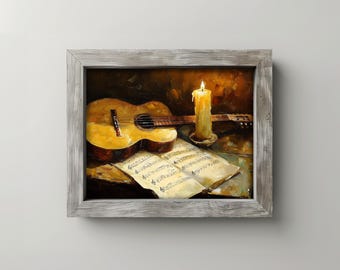 Pode incluir: Pintura emoldurada que retrata um violão clássico, partituras e uma vela acesa. O violão é marrom dourado quente e a vela emite um brilho amarelo suave. A obra evoca uma sensação de nostalgia e arte musical.