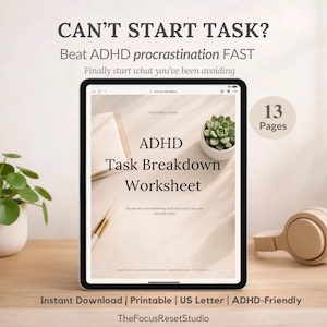 Puede incluir: Una tableta digital muestra una "Hoja de trabajo de desglose de tareas de TDAH" con el texto: "&iquest;No puedes empezar la tarea? Vence la procrastinaci&oacute;n del TDAH R&Aacute;PIDO." La imagen incluye una suculenta, auriculares y una planta en maceta blanca. El documento tiene 13 p&aacute;ginas.