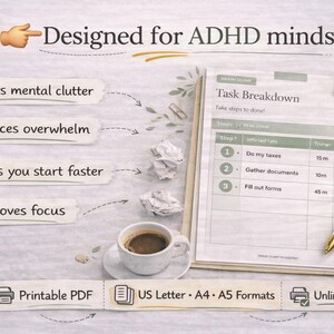 Puede incluir: Imagen de un planificador de desglose de tareas imprimible, dise&ntilde;ado para mentes con TDAH. La imagen incluye una lista de verificaci&oacute;n, un bol&iacute;grafo, una taza de caf&eacute; y una peque&ntilde;a planta. El texto destaca beneficios como despejar el desorden mental y mejorar el enfoque.