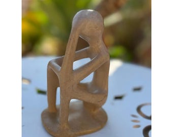 巧妙なピンク色の抽象的な石鹸石像 - 考える人 - Etsy 日本