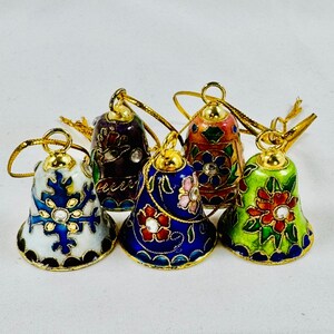 Vintage Miniatur Cloisonne Weihnachtsglocken Ornamente Set von 5 Emaille Strass