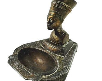 Cenicero metálico vintage de la reina egipcia Nefertiti, tono bronce, con trípode y forma de busto.