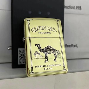 Original Zippo Lighter – Camel Vintage Design, Gold Finish, 360 Engraving – Perfect Collector’s Gift for Vintage & Retro Fans