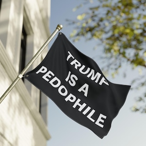 Trump är en pedofil dubbelsidig flagga