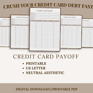 Könnte beinhalten: Ein digitaler Download mit druckbaren Kreditkarten-Rückzahlungs-Trackern. Das Design umfasst mehrere Seiten mit einer neutralen Ästhetik, formatiert für US Letter. Der Text "CRUSH YOUR CREDIT CARD DEBT FAST" steht oben.