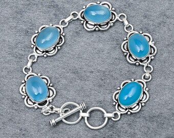 Blaues Chalcedon-Armband, florales Gliederarmband aus Neusilber, Boho-Schmuck mit Knebelverschluss, handgefertigtes Geschenk für Sie, Statement-Schmuckstück