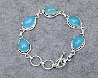 Handgefertigtes Armband in Tropfenform aus blauem Chalcedon, Armband mit Knebelverschluss aus Neusilber, Statement-Schmuck im Boho-Stil