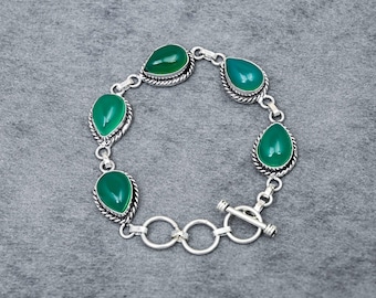 Armband aus grünem Onyx und Neusilber – Armband mit tropfenförmigem Edelstein und Knebelverschluss