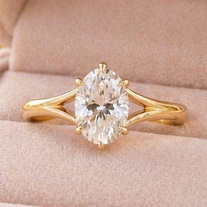 Oval Cut Diamond Engagement Ring, Solid Gold Split Shank Ring, Minimalist Solitaire Ring, Promise Ring for Her, Elegant Bridal Jewelry