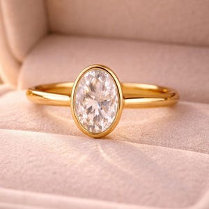 Gold Oval Solitaire Ring, Minimalist Engagement Ring, Oval Cut Crystal Ring, Dainty Gold Promise Ring, Simple Bridal Jewelry, Stackable Ring