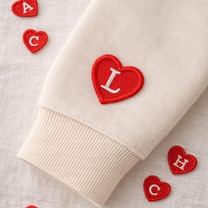 Rote Liebe Herz Buchstabe Aufnäher - personalisierte Alphabet Stickerei | Coquette Aesthetic, Valentinstag Patch