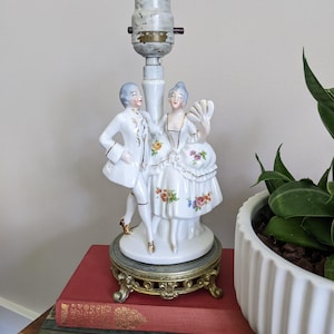 Vintage Porcelain Victorian Courting Couple Table Lamp