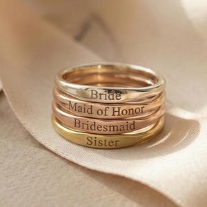 Gepersonaliseerde moedernaamring, stapelbare moedernaamring, aangepast Moederdagcadeau, sierlijke familiering voor haar, familienaamring, oma cadeau