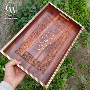 Handgeschnitztes Holztablett mit Griffen, Sheeshamholz-Teetablett, dekoratives Kaffeetischtablett, Hochzeitsgeschenk, Einweihungspartygeschenk